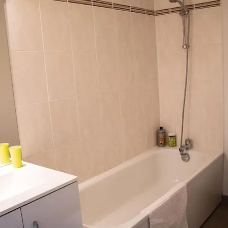 Duplex Avec Jardin - 2 Parkings Prives - 2 Chambres Διαμέρισμα